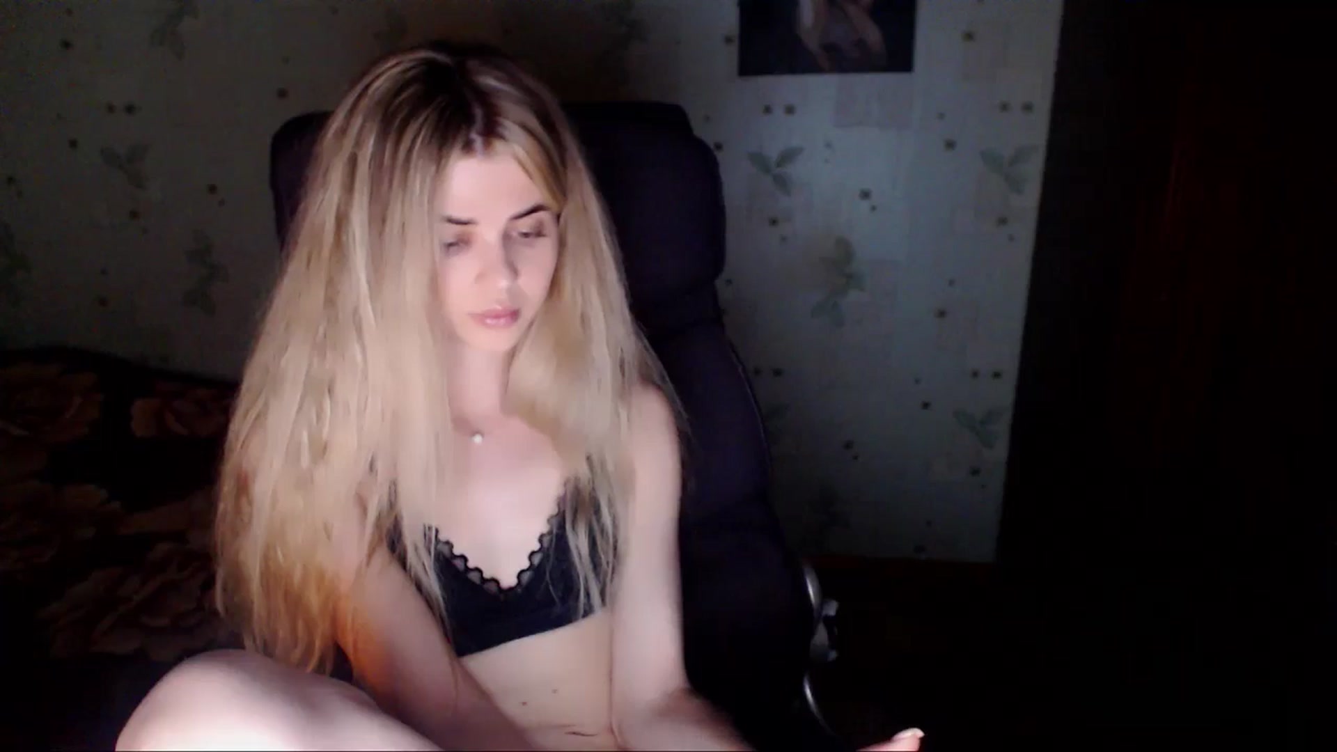 Gallery image thumbnail from Radiance_sun's myfreecams stream on, 05/25/2024, 18:21 image 7 of 20