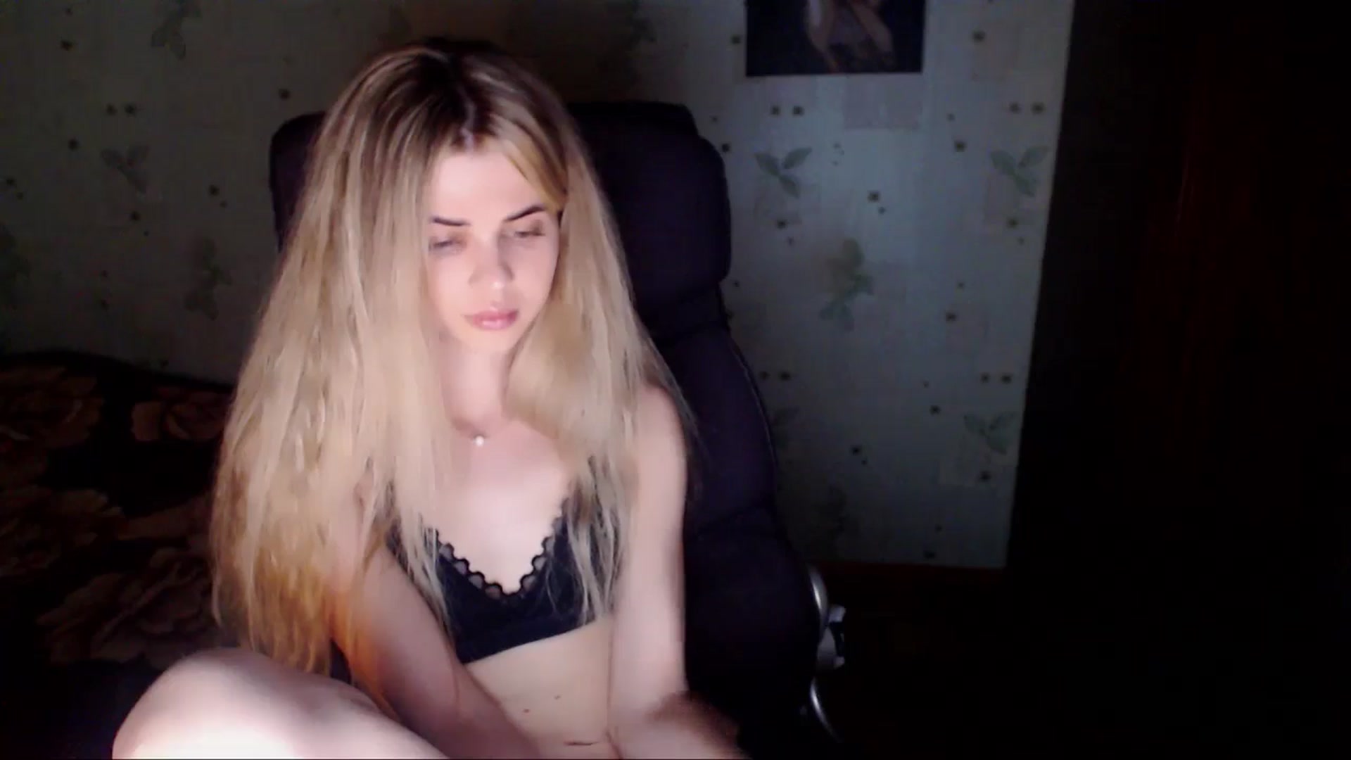 Gallery image thumbnail from Radiance_sun's myfreecams stream on, 05/25/2024, 18:21 image 4 of 20