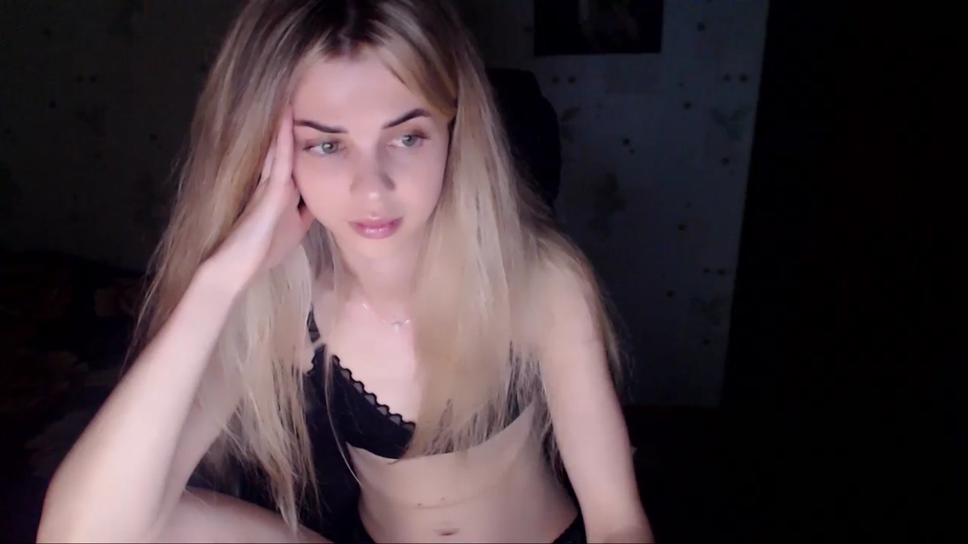 Gallery image thumbnail from Radiance_sun's myfreecams stream on, 05/25/2024, 18:21 image 13 of 20