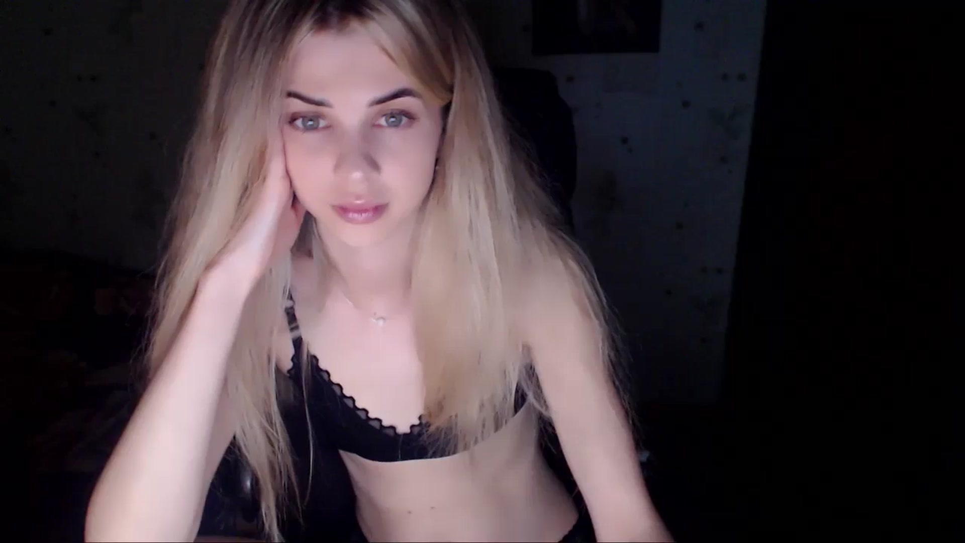 Gallery image thumbnail from Radiance_sun's myfreecams stream on, 05/25/2024, 18:21 image 12 of 20