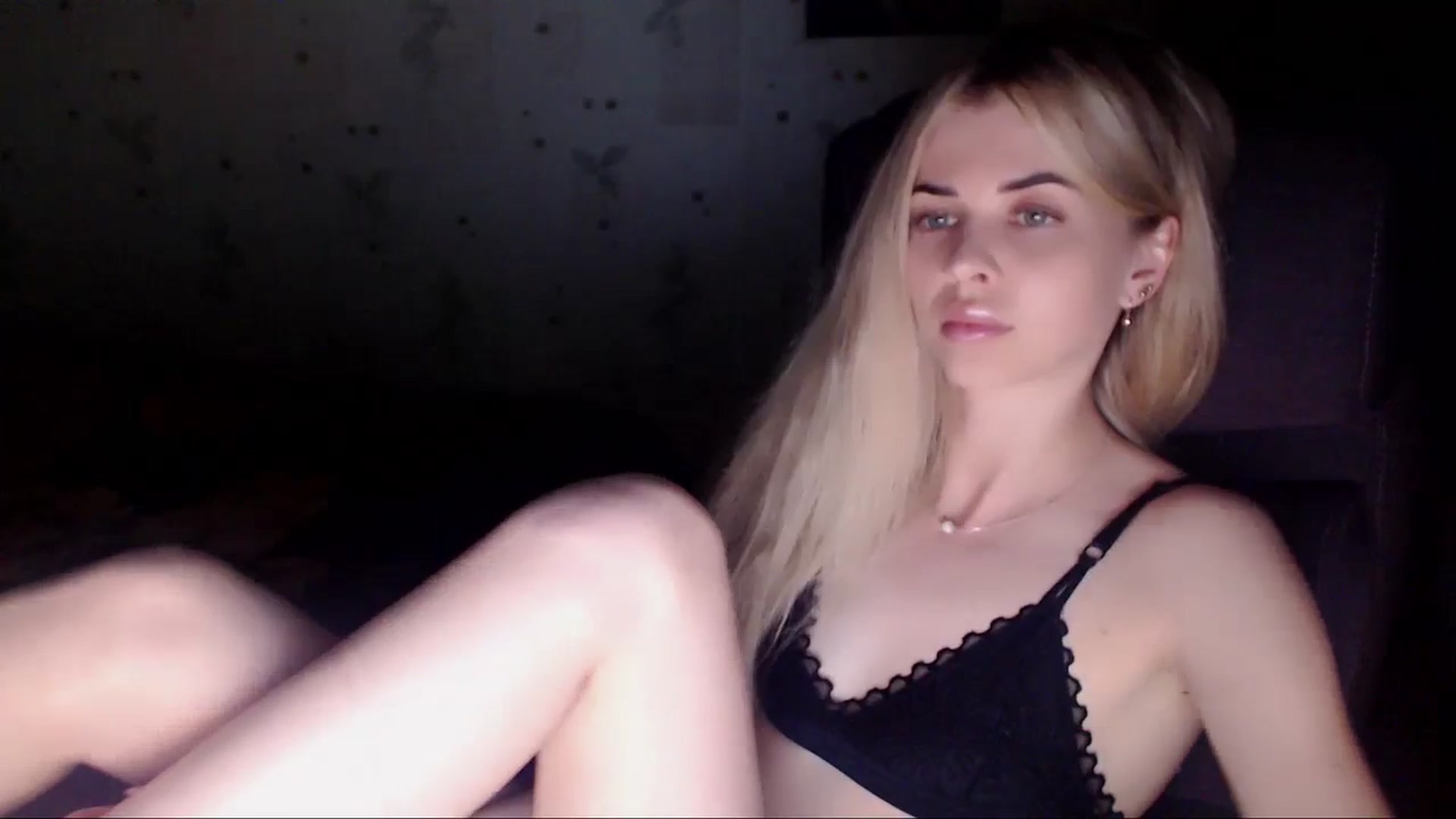 Gallery image thumbnail from Radiance_sun's myfreecams stream on, 05/25/2024, 18:21 image 17 of 20