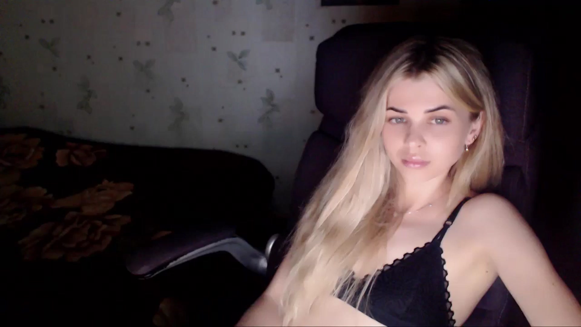 Gallery image thumbnail from Radiance_sun's myfreecams stream on, 05/25/2024, 20:59 image 8 of 20