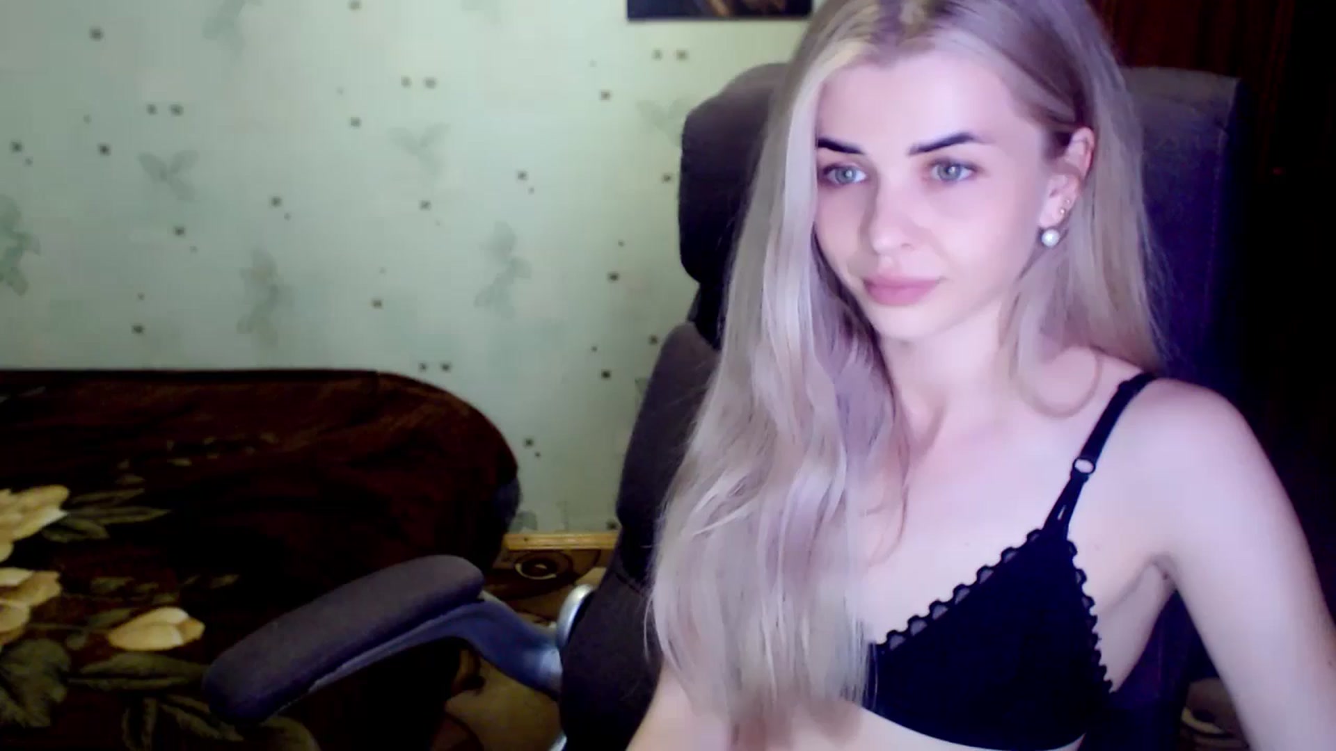 Gallery image thumbnail from Radiance_sun's myfreecams stream on, 06/22/2024, 19:02 image 8 of 20