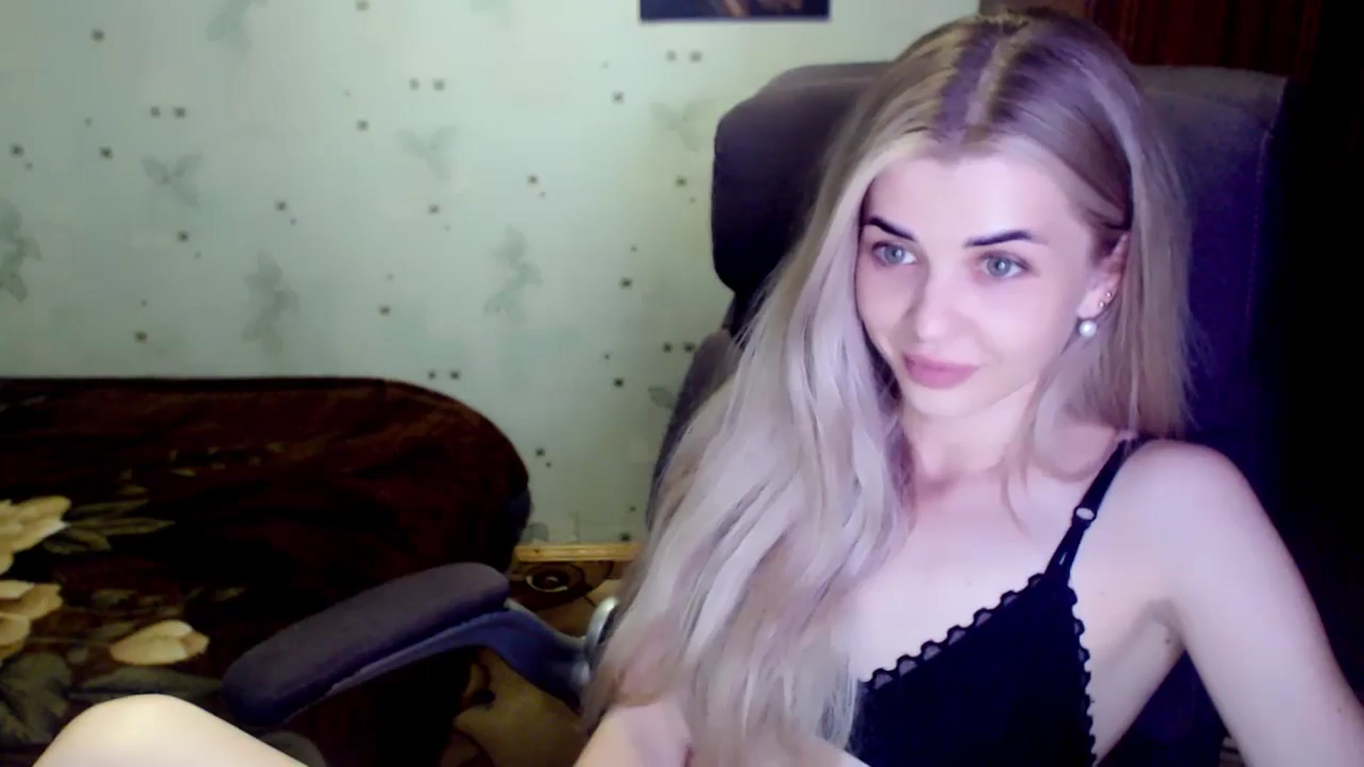 Gallery image thumbnail from Radiance_sun's myfreecams stream on, 06/22/2024, 19:02 image 6 of 20