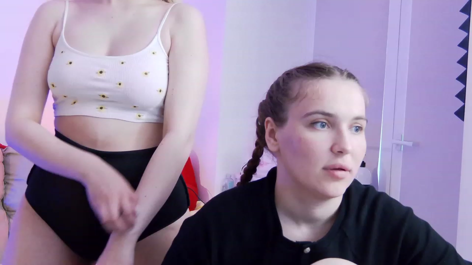 Gallery image thumbnail from Radiants__two's myfreecams stream on, 09/03/2023, 18:09 image 8 of 20