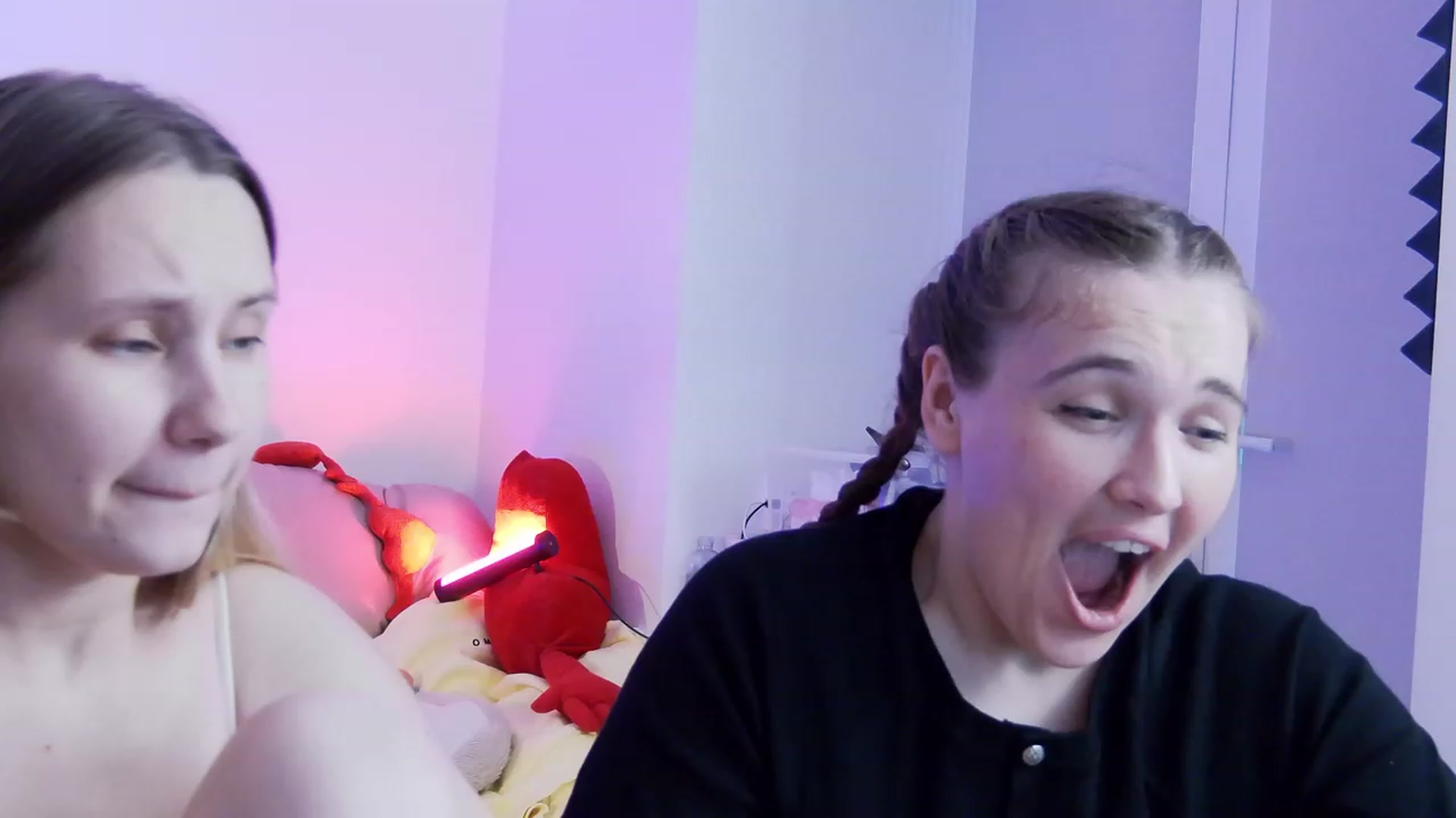 Gallery image thumbnail from Radiants__two's myfreecams stream on, 09/03/2023, 18:09 image 9 of 20