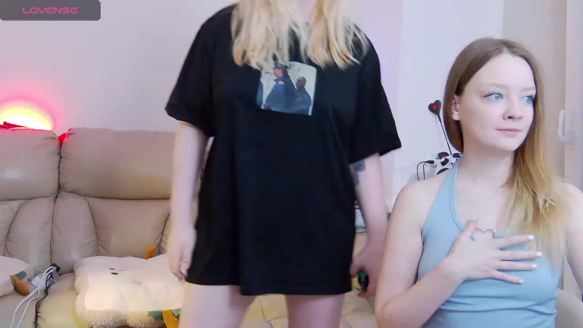 Gallery image thumbnail from Radiants__two's myfreecams stream on, 09/18/2023, 24:21 image 8 of 20