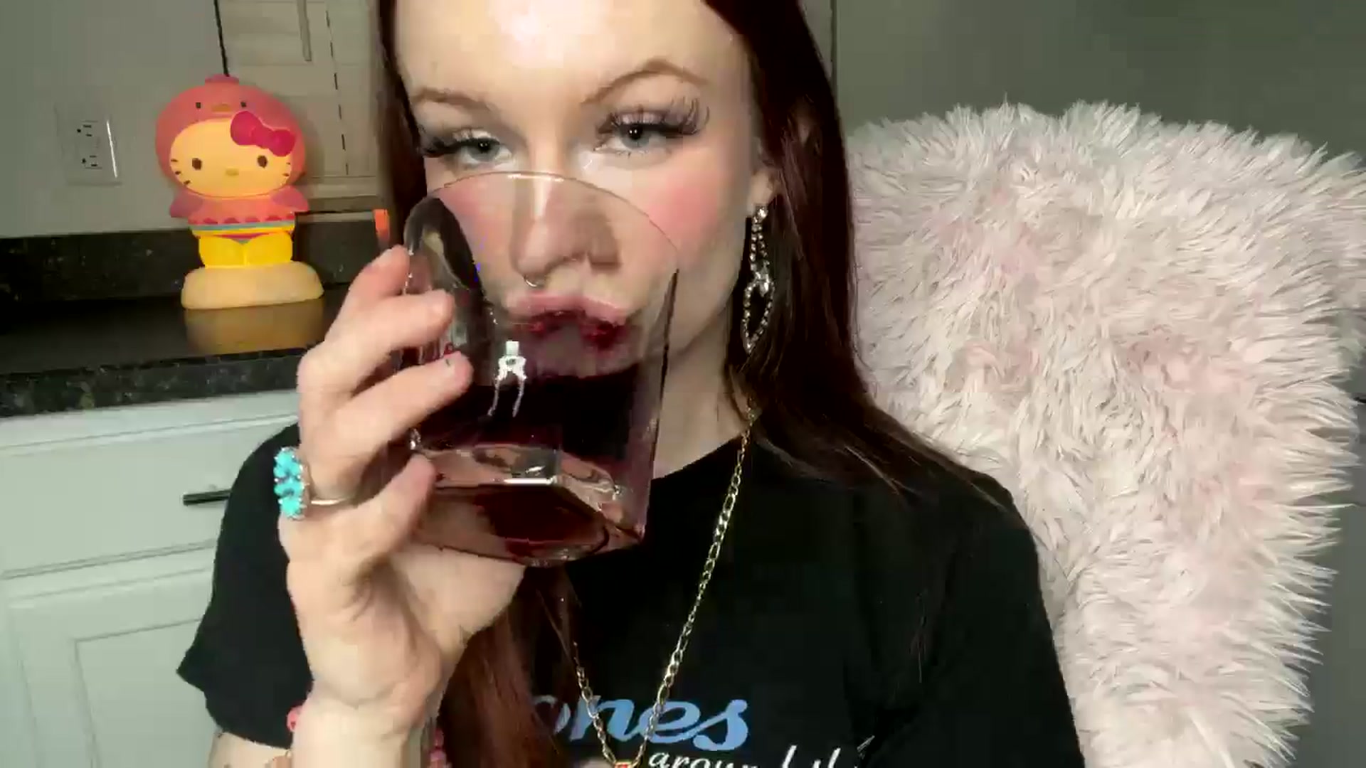 Gallery image thumbnail from RainStormin's myfreecams stream on, 03/10/2025, 06:25 image 15 of 20