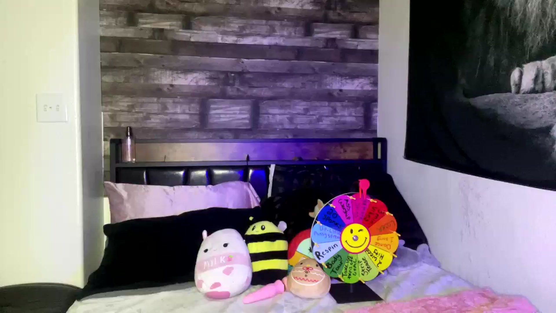 Gallery image thumbnail from RainStormin's myfreecams stream on, 03/13/2025, 08:16 image 8 of 20