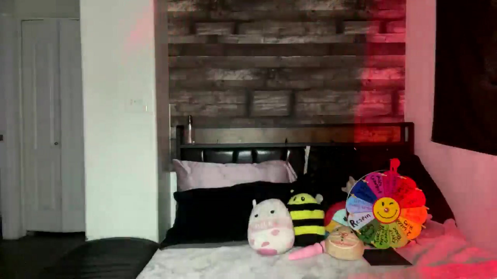 Gallery image thumbnail from RainStormin's myfreecams stream on, 03/13/2025, 08:16 image 4 of 20