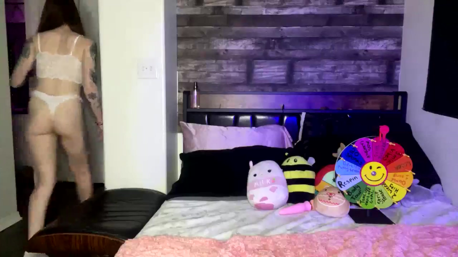 Gallery image thumbnail from RainStormin's myfreecams stream on, 03/13/2025, 09:37 image 3 of 20