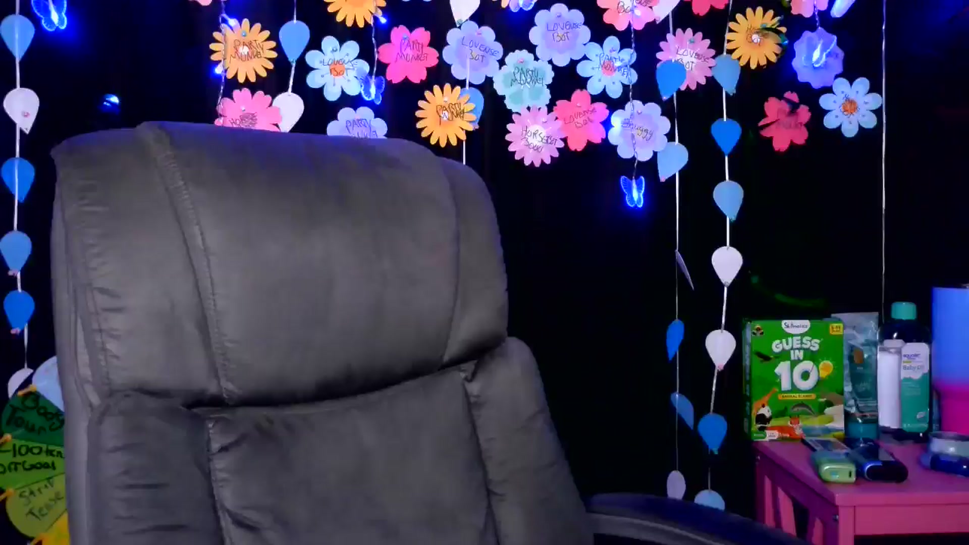 Gallery image thumbnail from RainStormin's myfreecams stream on, 05/14/2025, 08:15 image 4 of 20