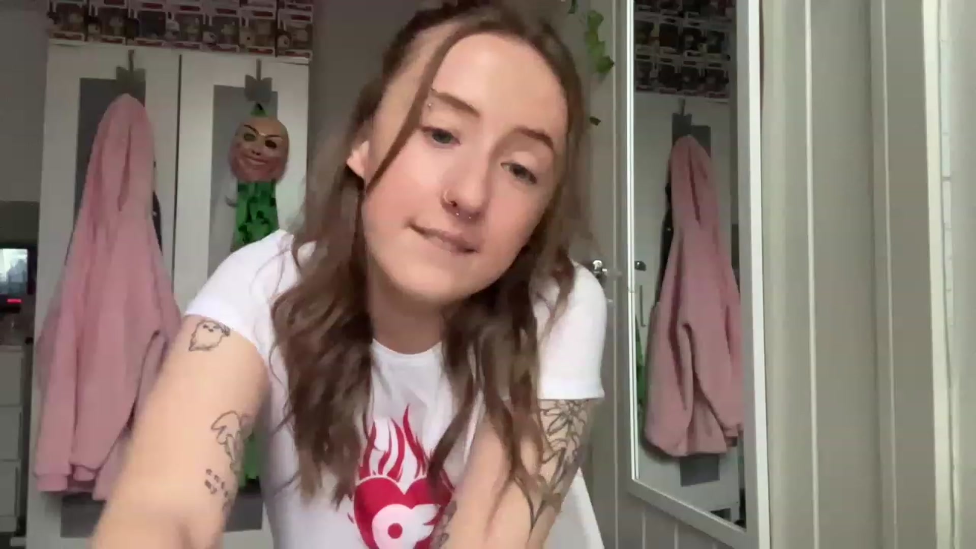 Gallery image thumbnail from Rainangel2's myfreecams stream on, 02/20/2023, 16:19 image 4 of 20