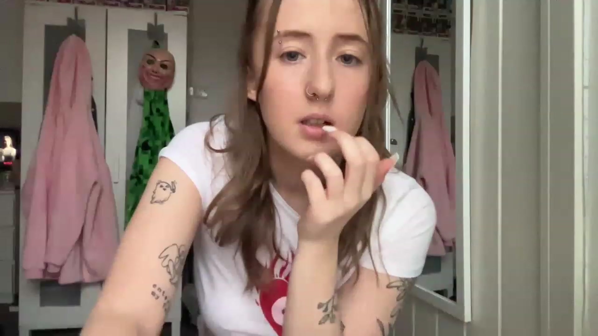 Gallery image thumbnail from Rainangel2's myfreecams stream on, 02/20/2023, 16:19 image 11 of 20