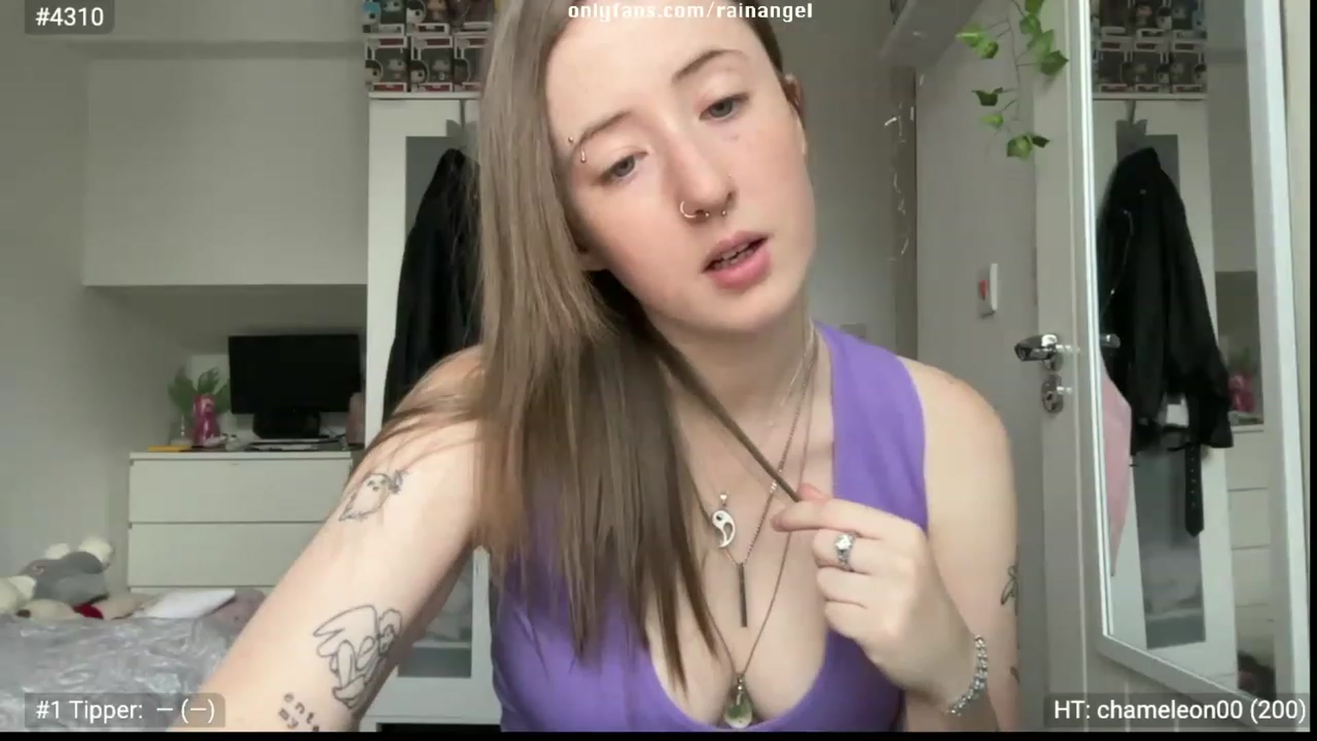 Gallery image thumbnail from Rainangel2's myfreecams stream on, 03/13/2023, 11:13 image 17 of 20