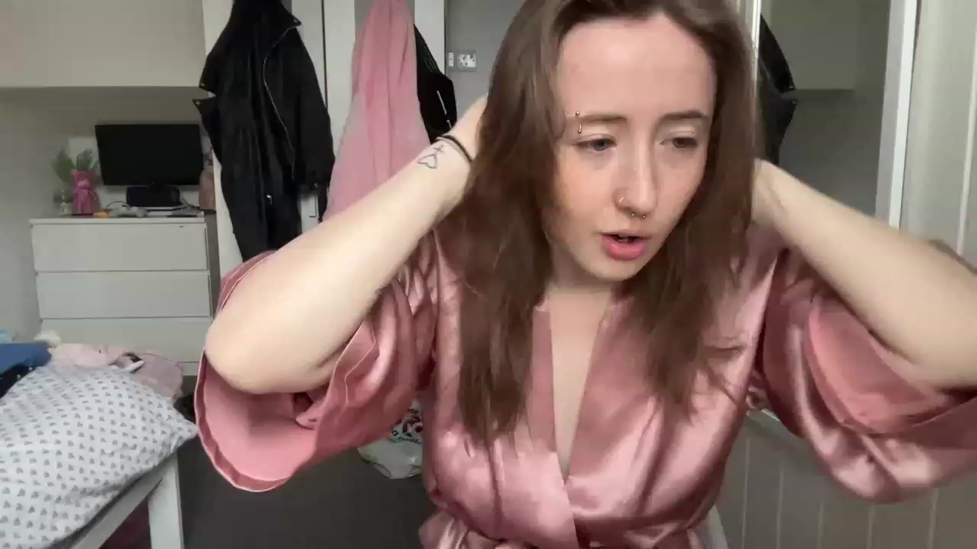 Gallery image thumbnail from Rainangel2's myfreecams stream on, 03/21/2023, 10:38 image 2 of 20
