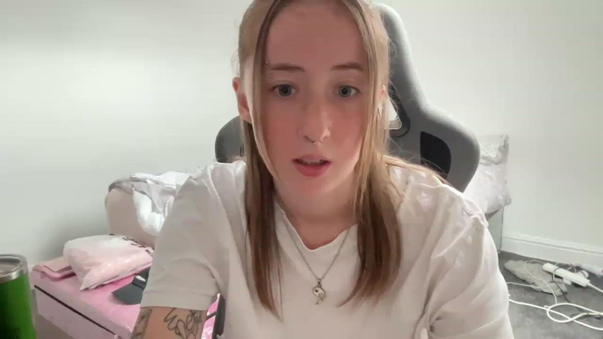 Gallery image thumbnail from Rainangel2's myfreecams stream on, 06/28/2023, 12:38 image 5 of 20