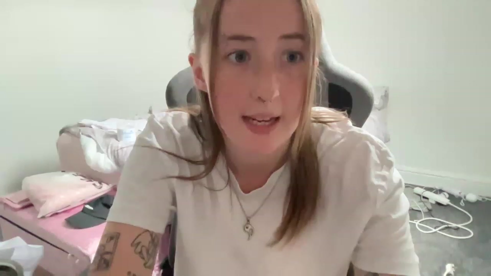 Gallery image thumbnail from Rainangel2's myfreecams stream on, 06/28/2023, 12:38 image 14 of 20