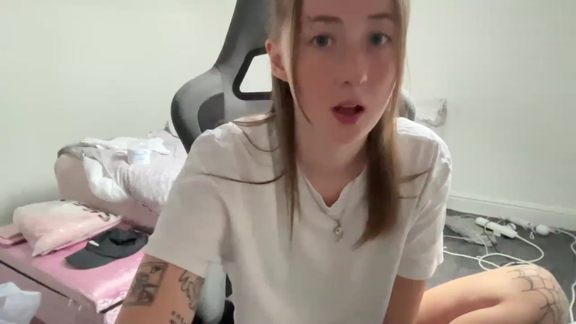 Gallery image thumbnail from Rainangel2's myfreecams stream on, 06/28/2023, 12:38 image 16 of 20