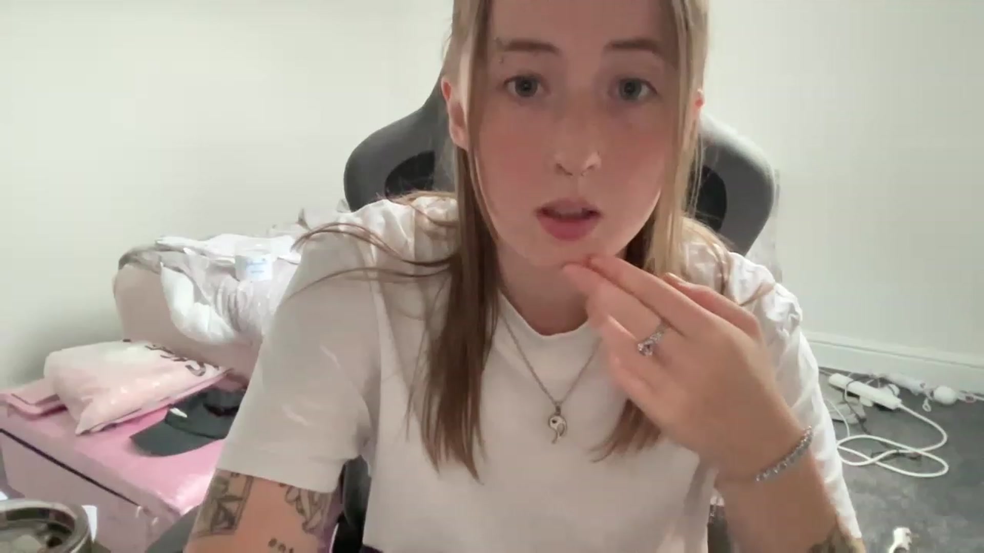 Gallery image thumbnail from Rainangel2's myfreecams stream on, 06/28/2023, 12:38 image 11 of 20