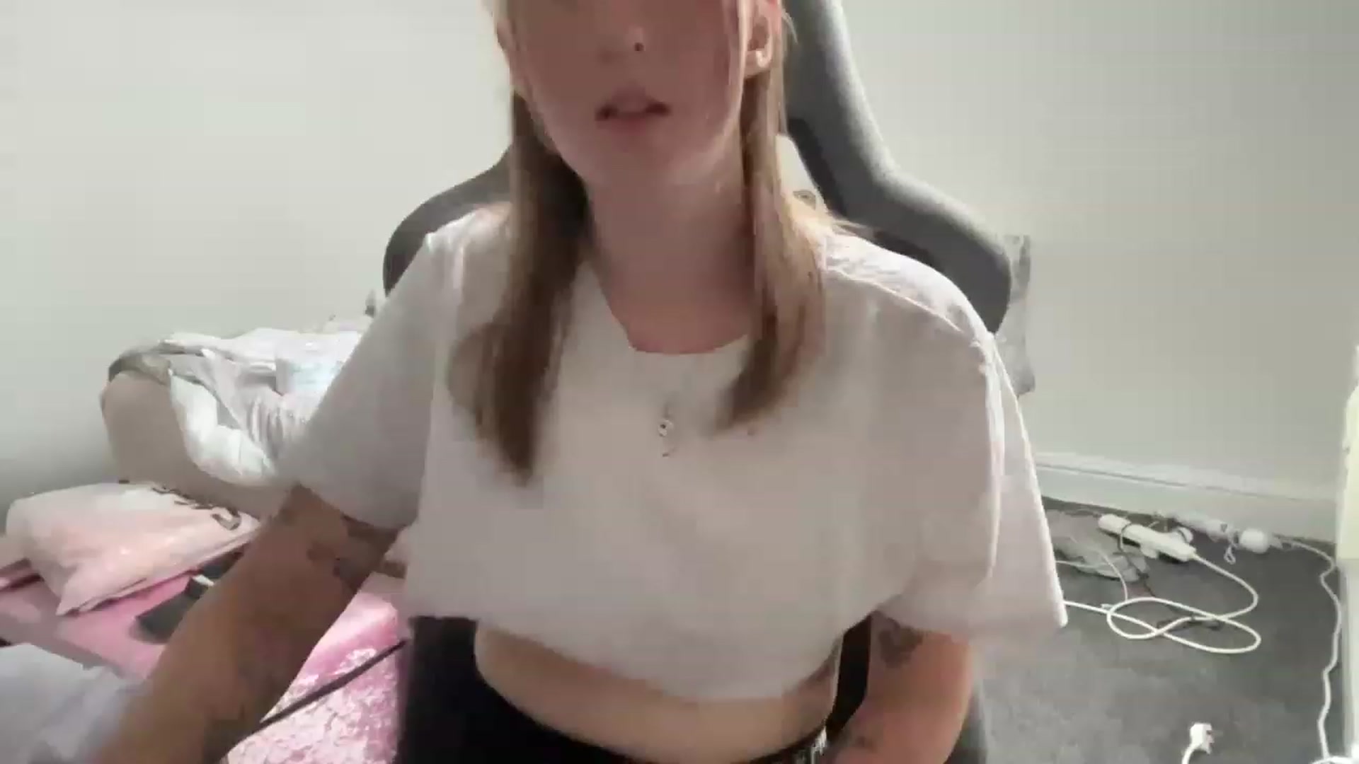 Gallery image thumbnail from Rainangel2's myfreecams stream on, 06/28/2023, 12:38 image 17 of 20