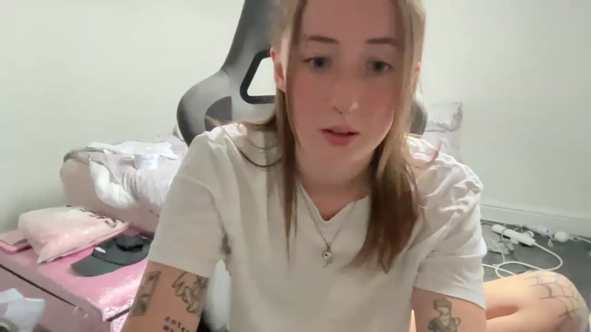 Gallery image thumbnail from Rainangel2's myfreecams stream on, 06/28/2023, 12:38 image 15 of 20