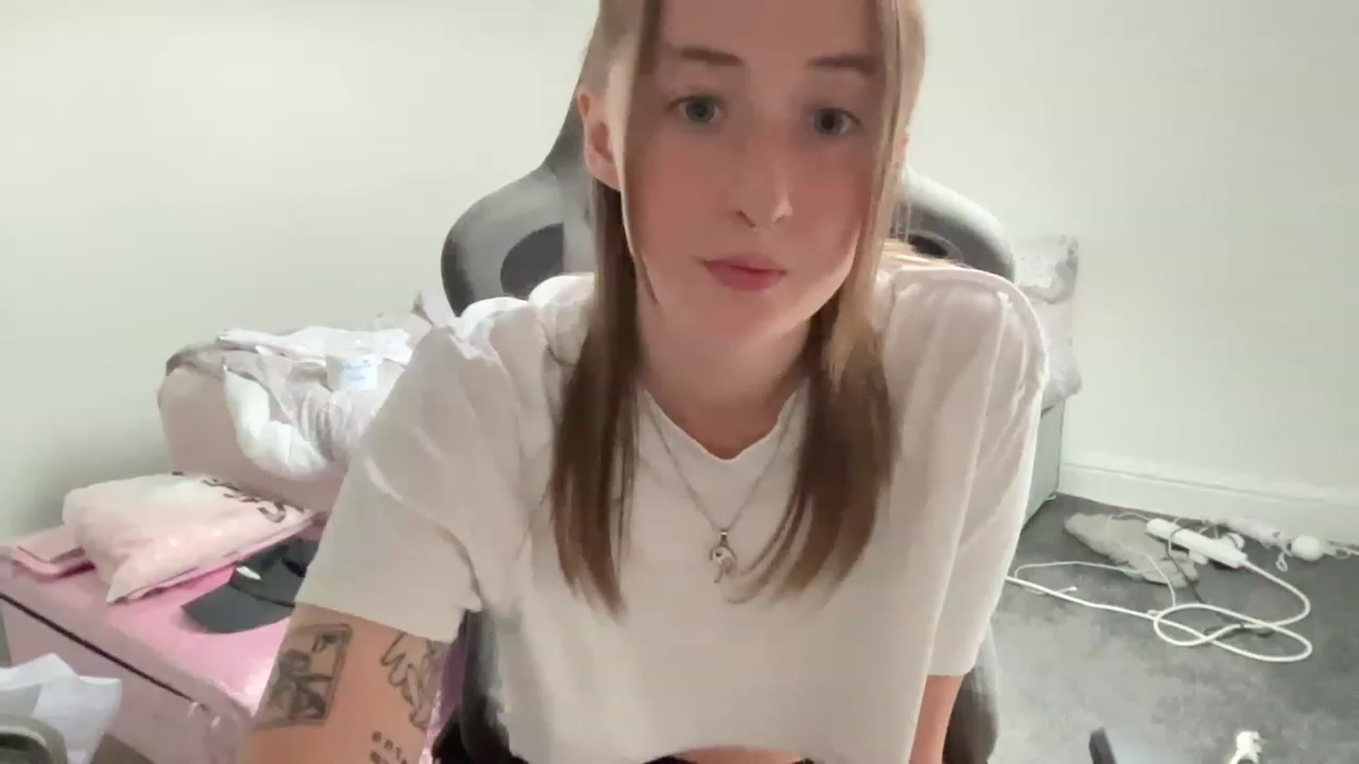 Gallery image thumbnail from Rainangel2's myfreecams stream on, 06/28/2023, 12:38 image 13 of 20