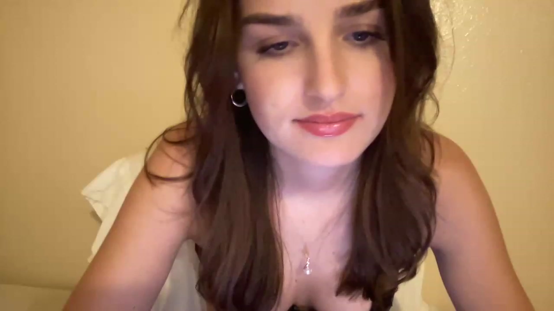 Gallery image thumbnail from RainyMae's myfreecams stream on, 12/06/2022, 24:37 image 4 of 20