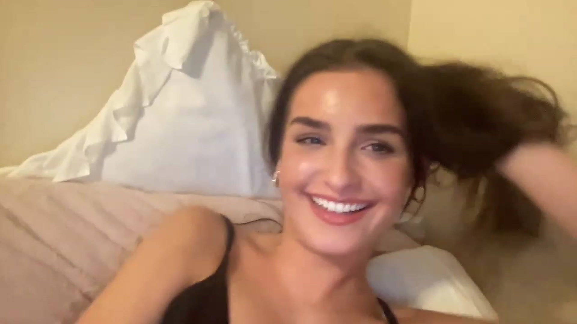 Gallery image thumbnail from RainyMae's myfreecams stream on, 01/19/2023, 04:05 image 19 of 20