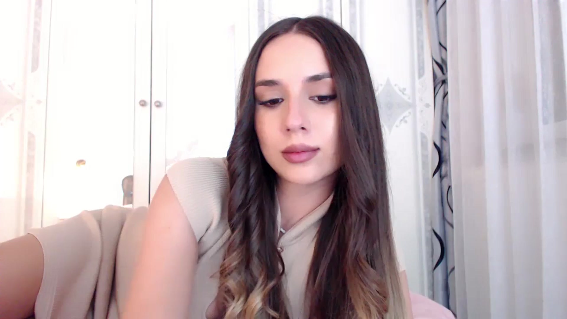 Gallery image thumbnail from Raisadollface's myfreecams stream on, 06/22/2025, 11:43 image 16 of 20