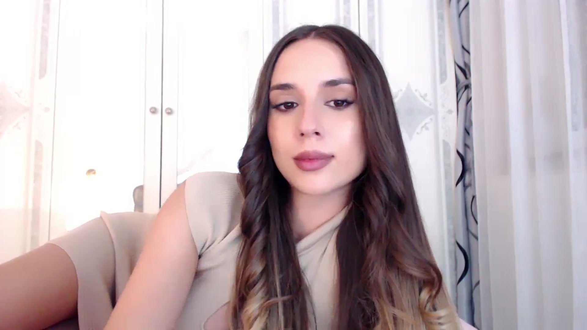 Gallery image thumbnail from Raisadollface's myfreecams stream on, 06/22/2025, 11:43 image 4 of 20