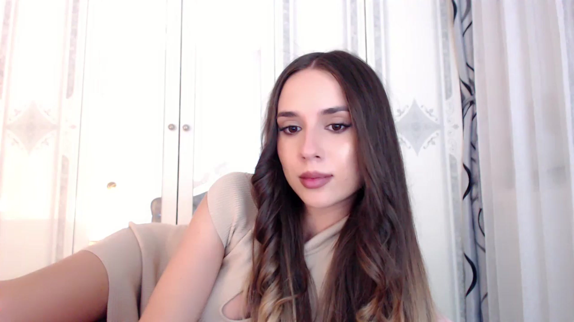 Gallery image thumbnail from Raisadollface's myfreecams stream on, 06/22/2025, 11:43 image 1 of 20