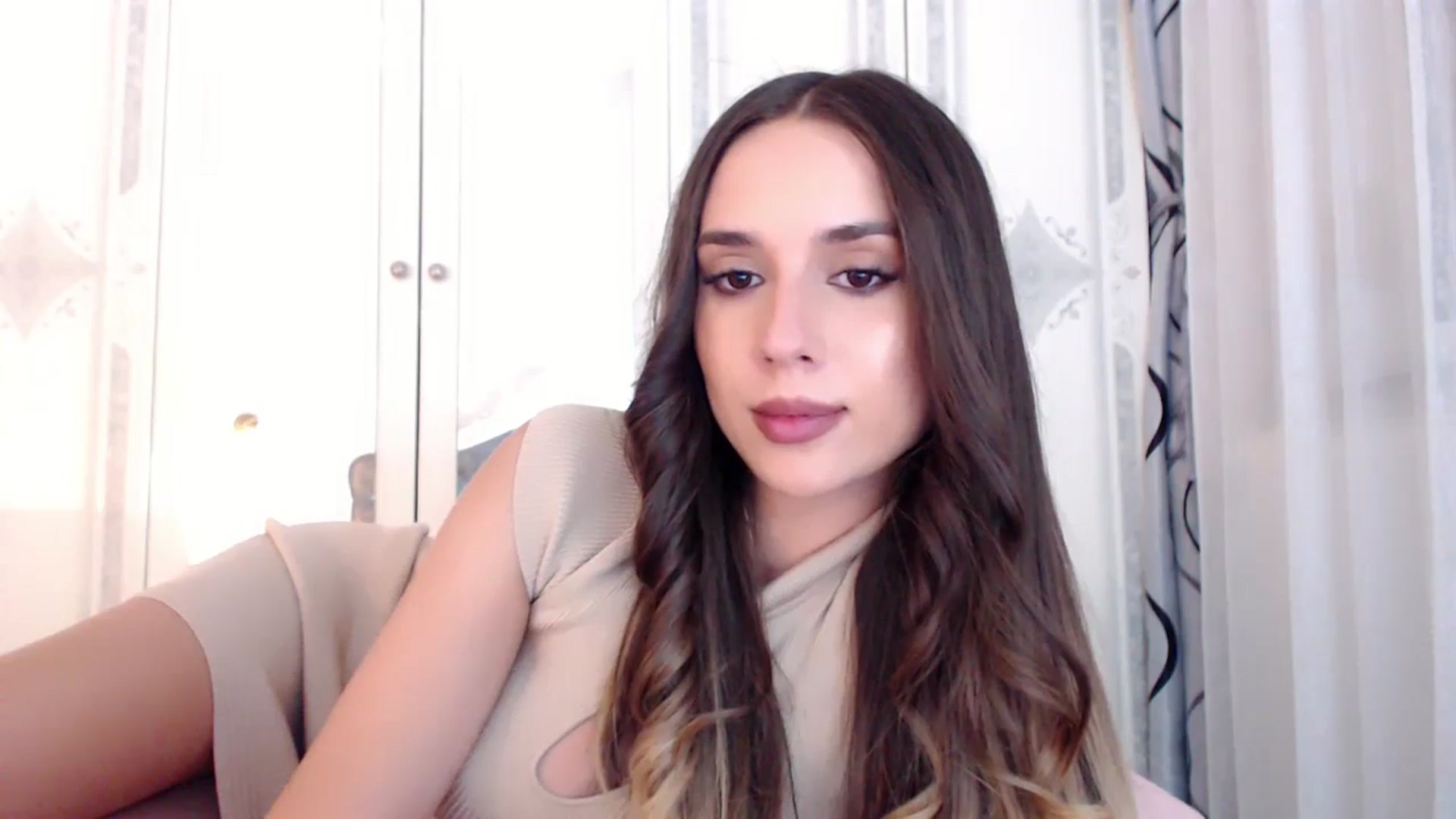 Gallery image thumbnail from Raisadollface's myfreecams stream on, 06/22/2025, 11:43 image 9 of 20