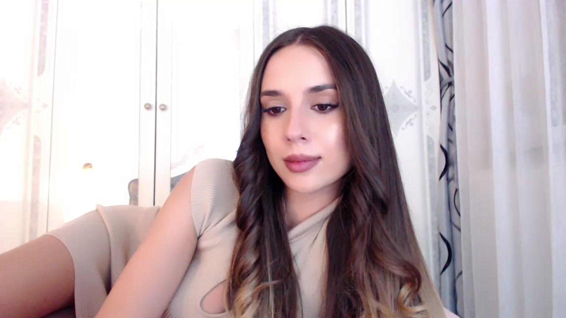 Gallery image thumbnail from Raisadollface's myfreecams stream on, 06/22/2025, 11:43 image 6 of 20