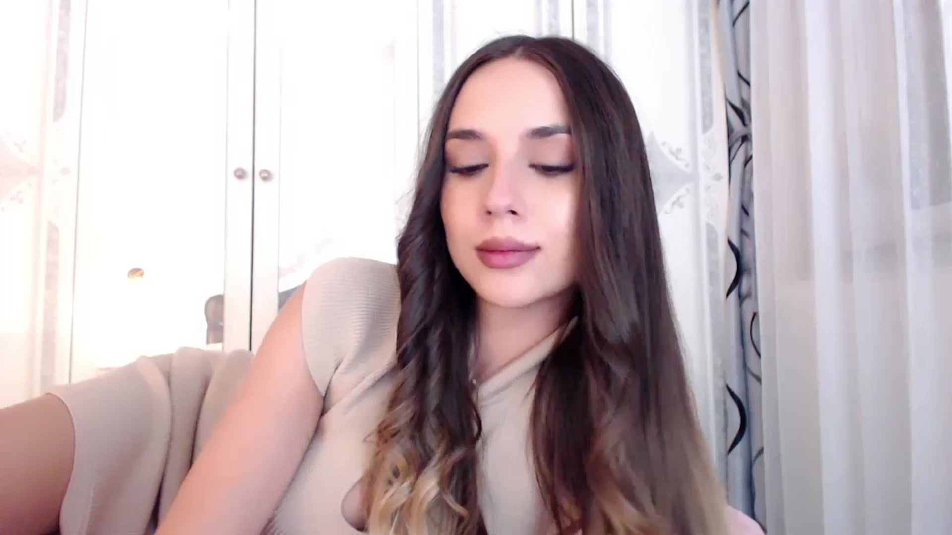 Gallery image thumbnail from Raisadollface's myfreecams stream on, 06/22/2025, 11:43 image 19 of 20