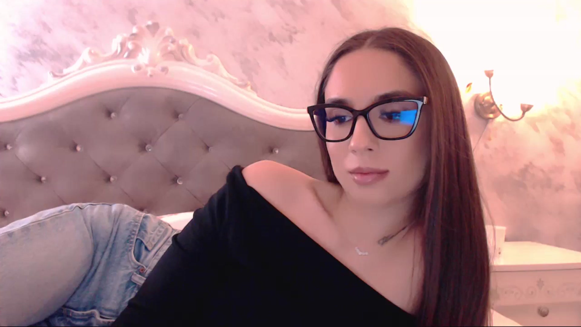 Gallery image thumbnail from Raisadollface's myfreecams stream on, 12/05/2025, 16:04 image 5 of 20