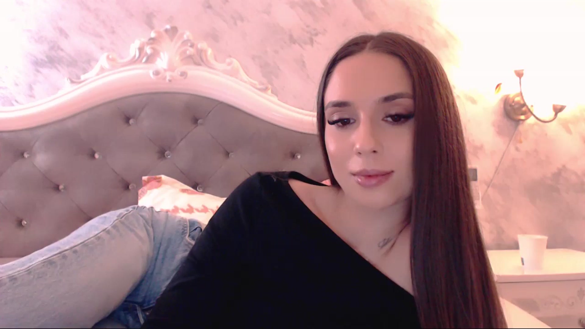 Gallery image thumbnail from Raisadollface's myfreecams stream on, 12/05/2025, 19:07 image 1 of 20