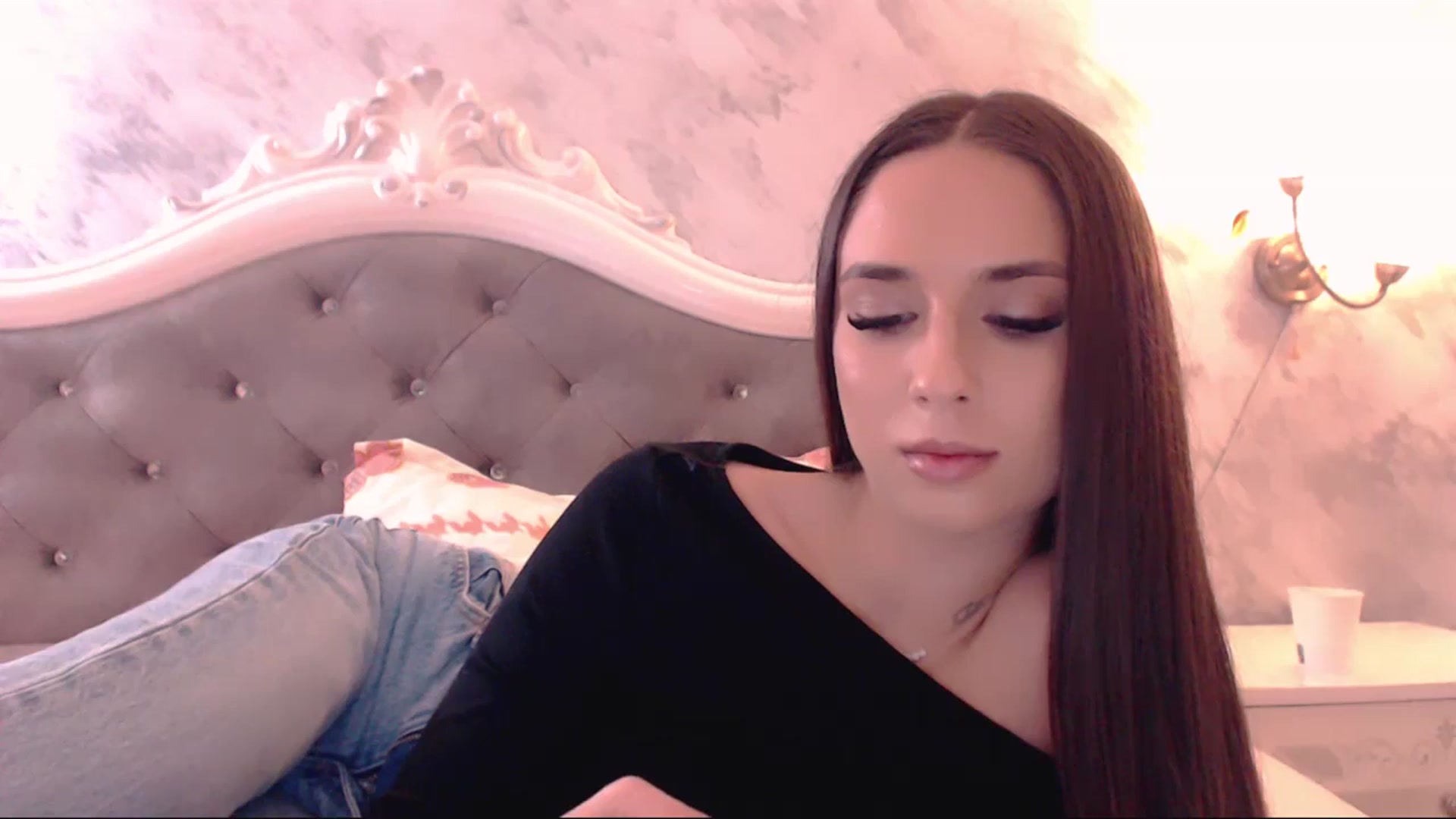 Gallery image thumbnail from Raisadollface's myfreecams stream on, 12/05/2025, 19:07 image 7 of 20