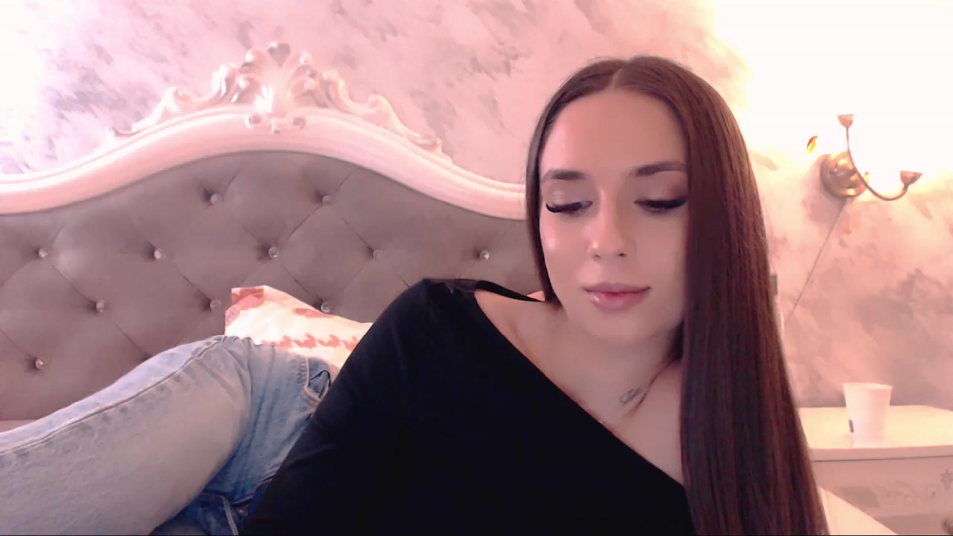 Gallery image thumbnail from Raisadollface's myfreecams stream on, 12/05/2025, 19:07 image 2 of 20