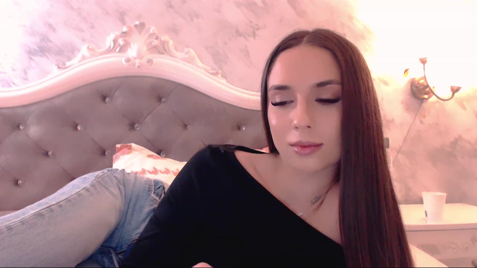 Gallery image thumbnail from Raisadollface's myfreecams stream on, 12/05/2025, 19:07 image 5 of 20
