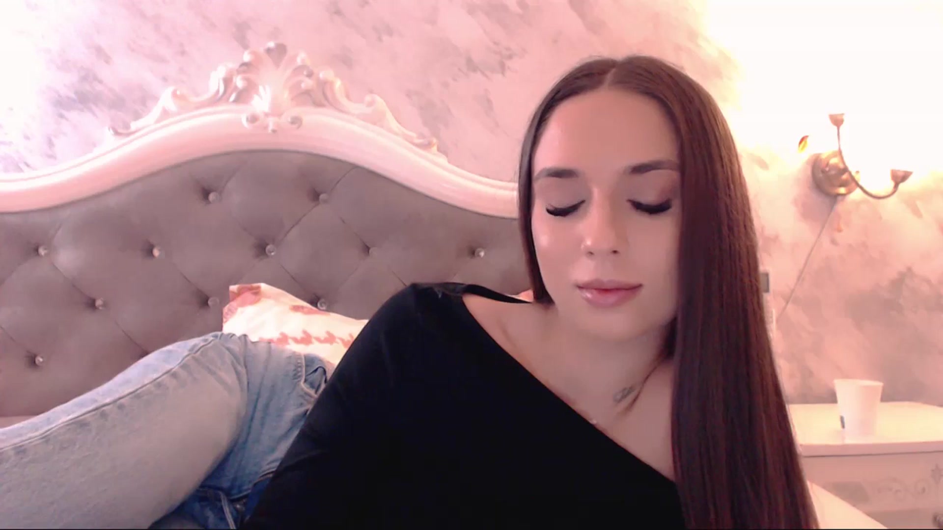Gallery image thumbnail from Raisadollface's myfreecams stream on, 12/05/2025, 19:07 image 3 of 20