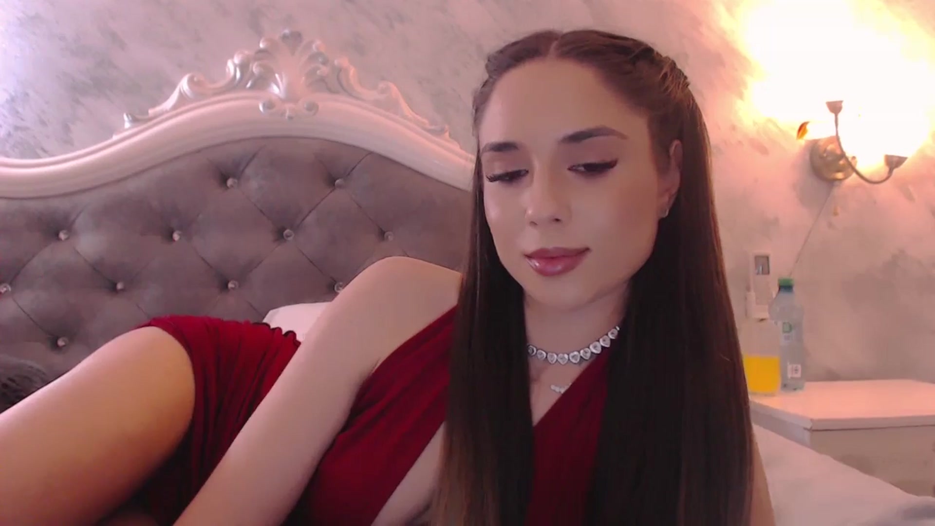 Gallery image thumbnail from Raisadollface's myfreecams stream on, 12/25/2025, 20:00 image 16 of 20