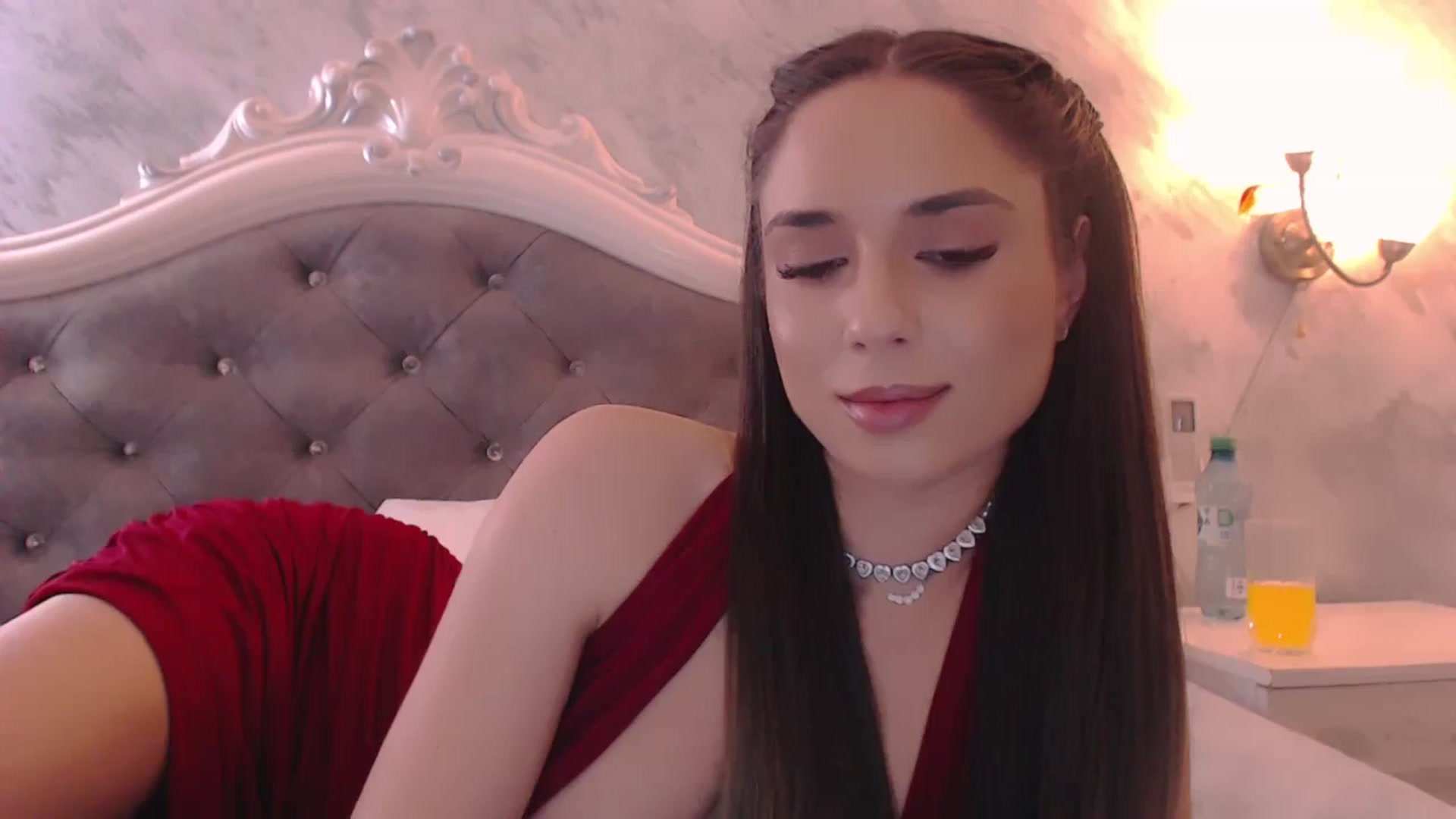 Gallery image thumbnail from Raisadollface's myfreecams stream on, 12/25/2025, 20:55 image 3 of 20
