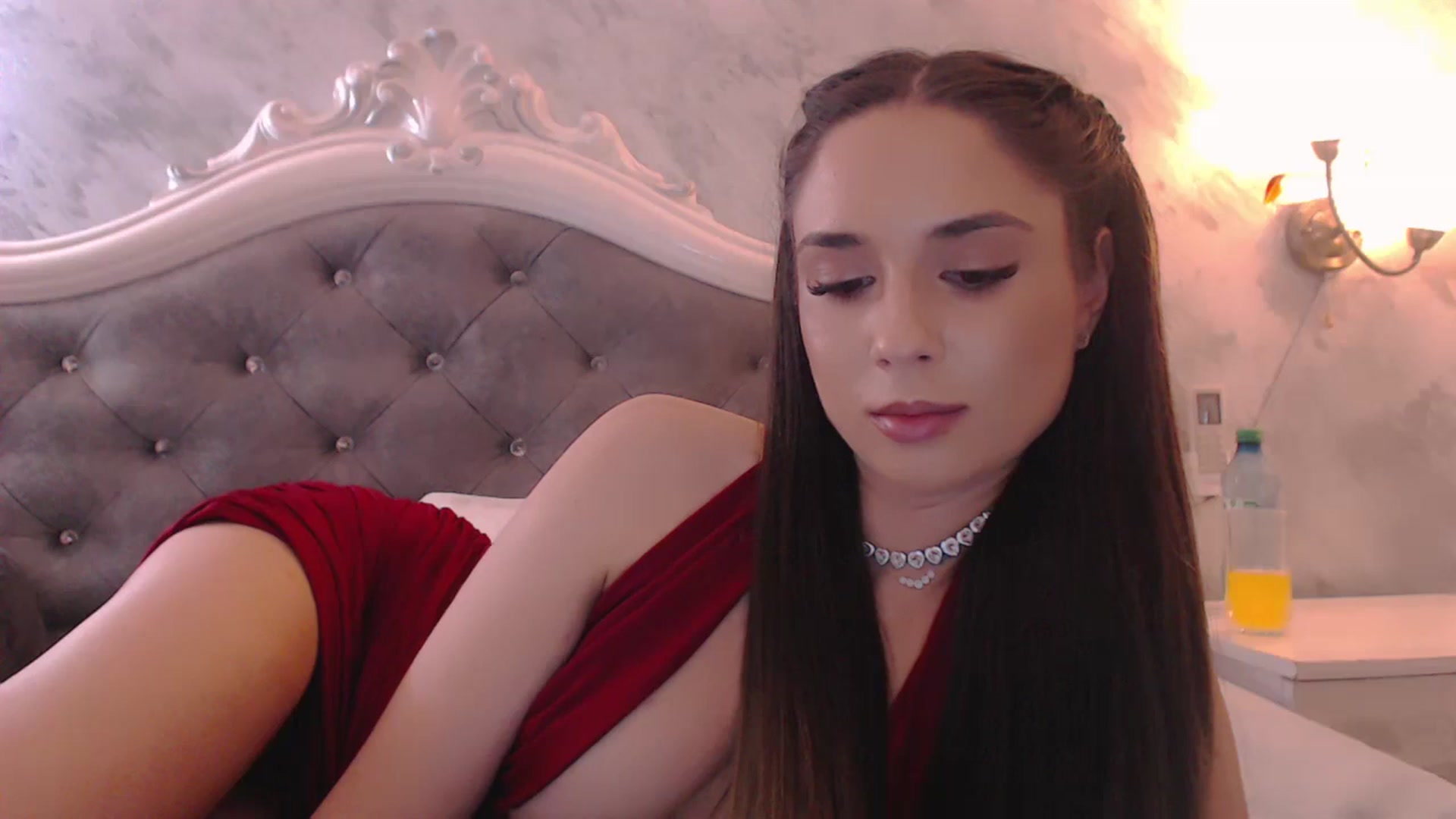 Gallery image thumbnail from Raisadollface's myfreecams stream on, 12/25/2025, 21:11 image 3 of 20