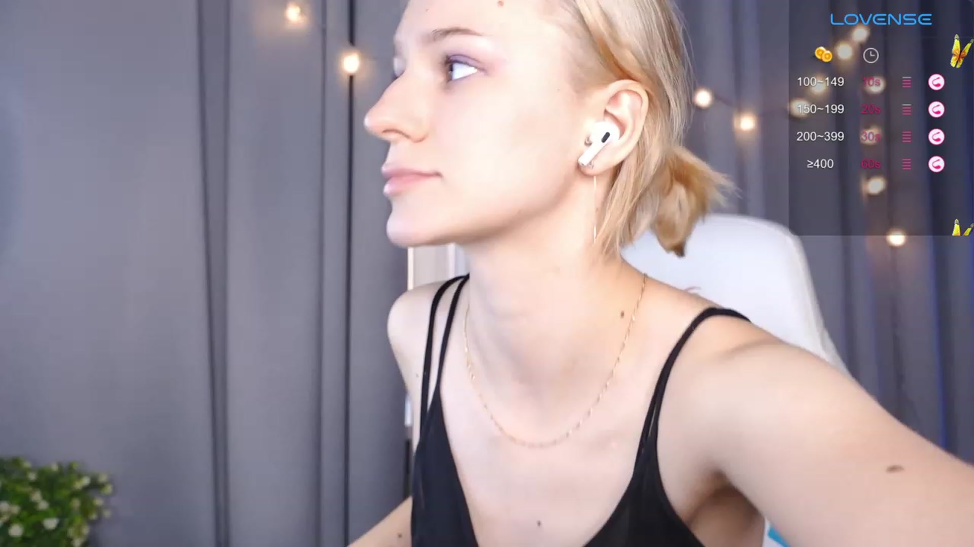 Gallery image thumbnail from RamonaK's myfreecams stream on, 01/22/2024, 11:09 image 11 of 20