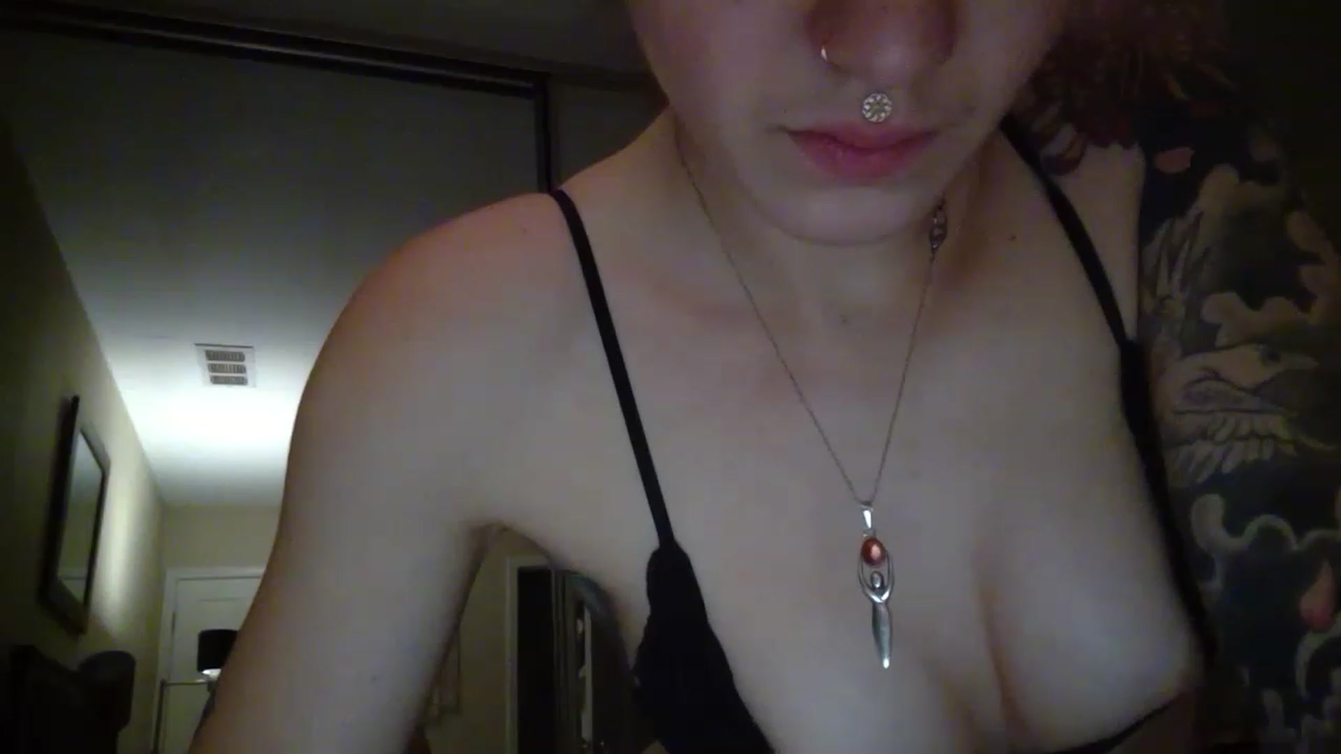 Gallery image thumbnail from RamonaVixen's myfreecams stream on, 11/28/2022, 06:57 image 13 of 20