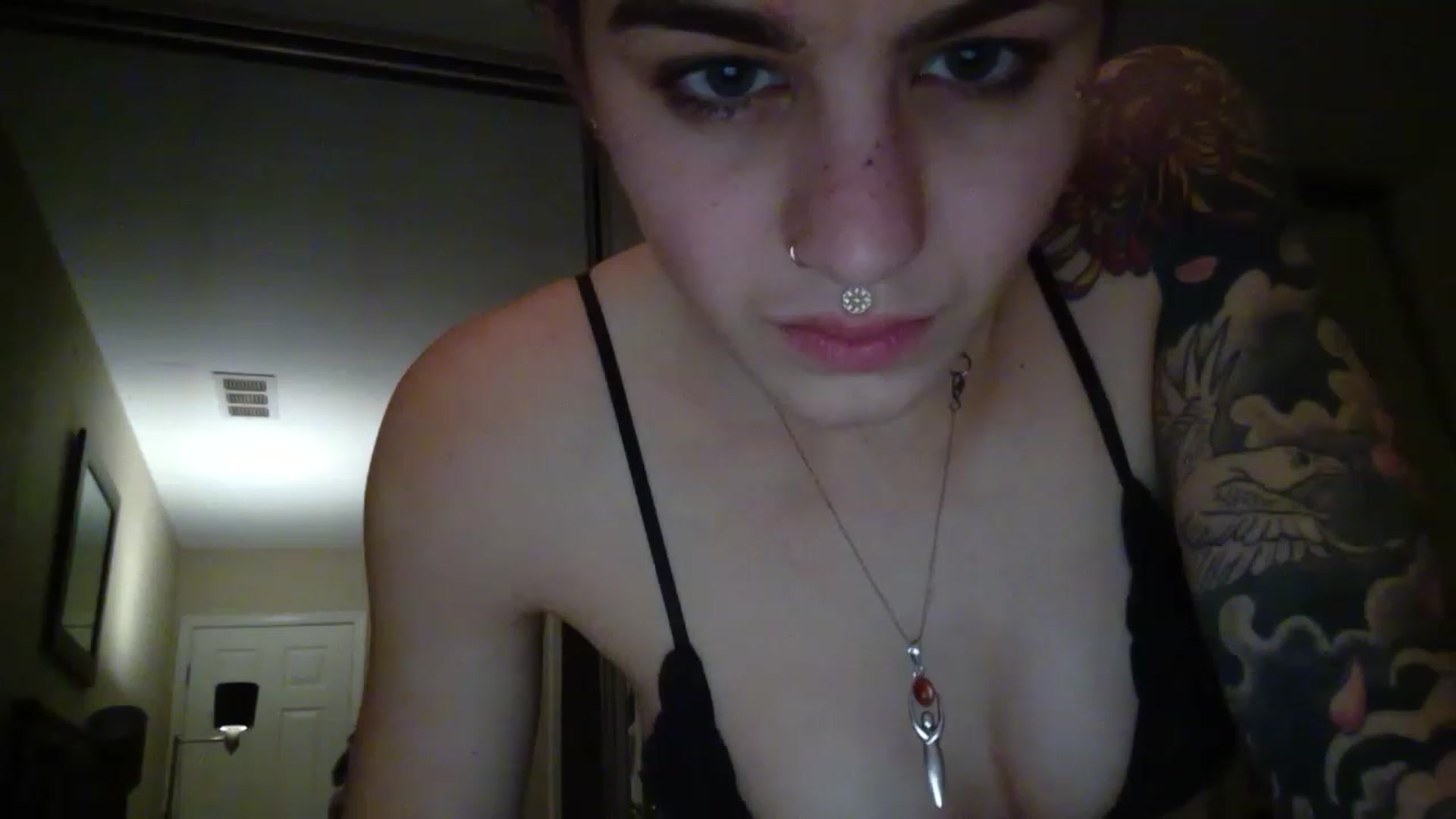 Gallery image thumbnail from RamonaVixen's myfreecams stream on, 11/28/2022, 06:57 image 16 of 20