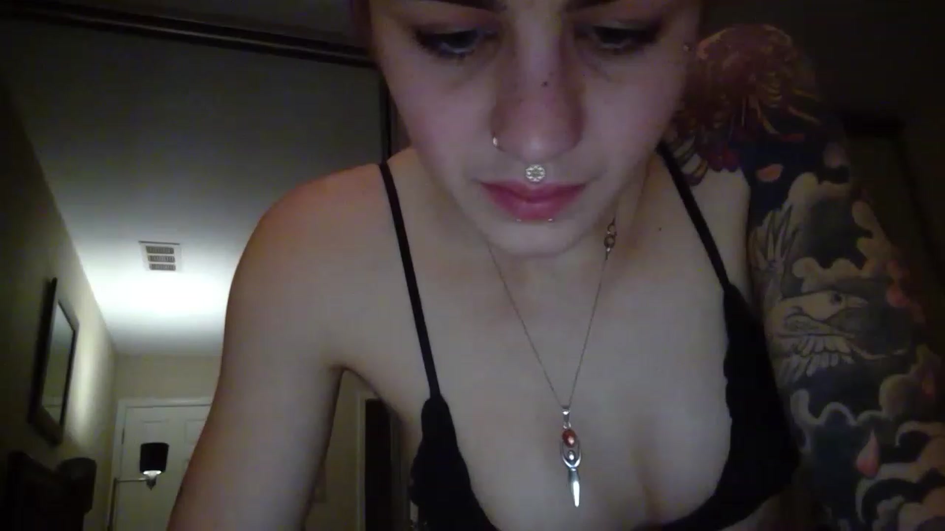 Gallery image thumbnail from RamonaVixen's myfreecams stream on, 11/28/2022, 06:57 image 15 of 20