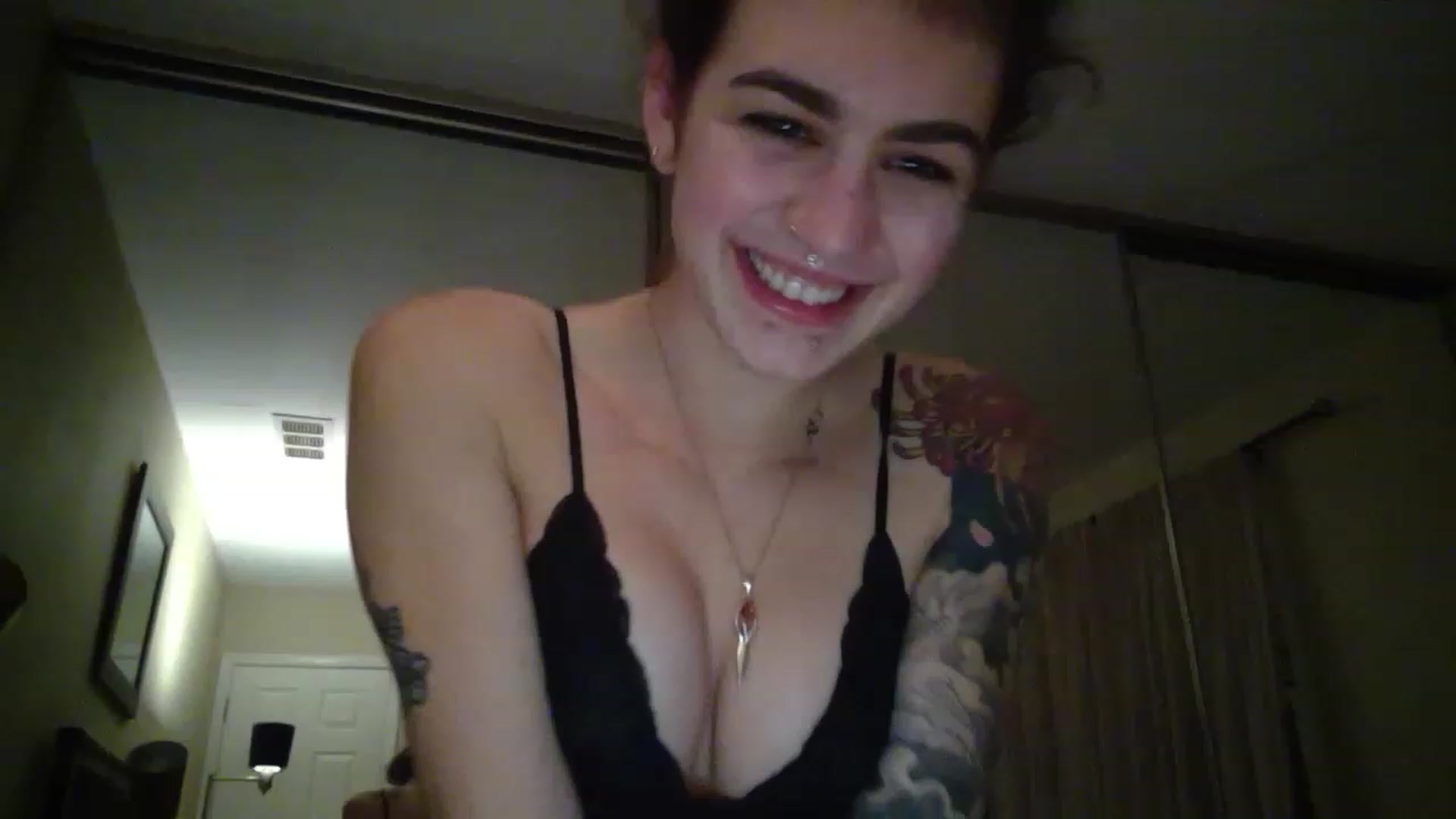 Gallery image thumbnail from RamonaVixen's myfreecams stream on, 11/28/2022, 06:57 image 8 of 20