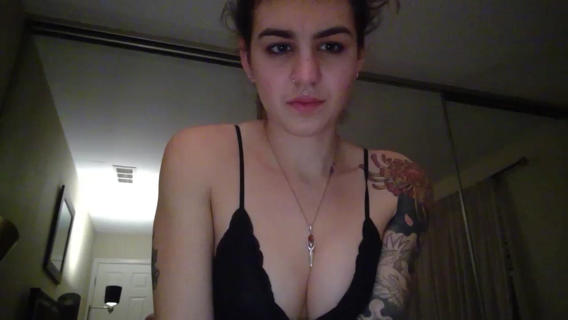 Gallery image thumbnail from RamonaVixen's myfreecams stream on, 11/28/2022, 06:57 image 7 of 20